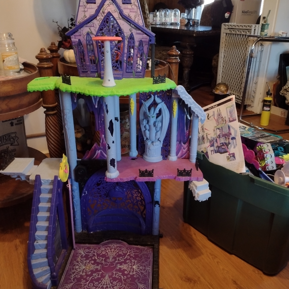 Monster High dolls, house AND MORE - Picture 7 of 15